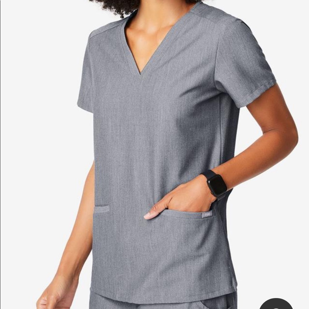 Casma 3-Pocket Scrub Top